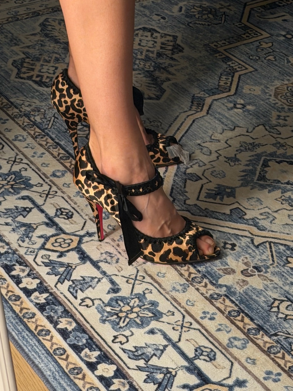Betsey Johnson Leopard Print Peep-Toe High Heels with Bow - Size 10 - Picture 4 of 5